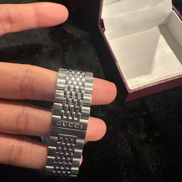 Stunning “ Gucci “ Stainless Steel Swiss Made Watch - Picture 12 of 12